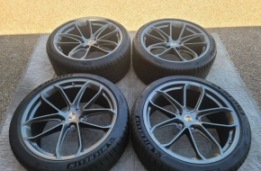 PORSCHE 9YO CAYENNE COUPE GT OEM 22″ COMPETITION WHEELS/TIRES/TPMS & CAPS SET