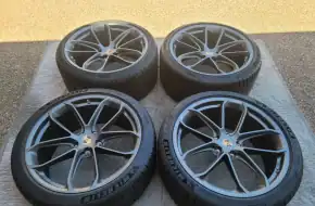 PORSCHE 9YO CAYENNE COUPE GT OEM 22″ COMPETITION WHEELS/TIRES/TPMS & CAPS SET