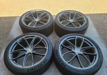 PORSCHE 9YO CAYENNE COUPE GT OEM 22″ COMPETITION WHEELS/TIRES/TPMS & CAPS SET
