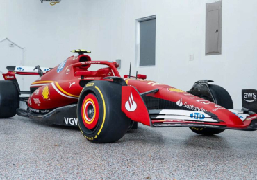 1:1 Scale Ferrari SF Display Model